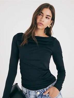 Women's Black Long-Sleeve Ruched Back Top